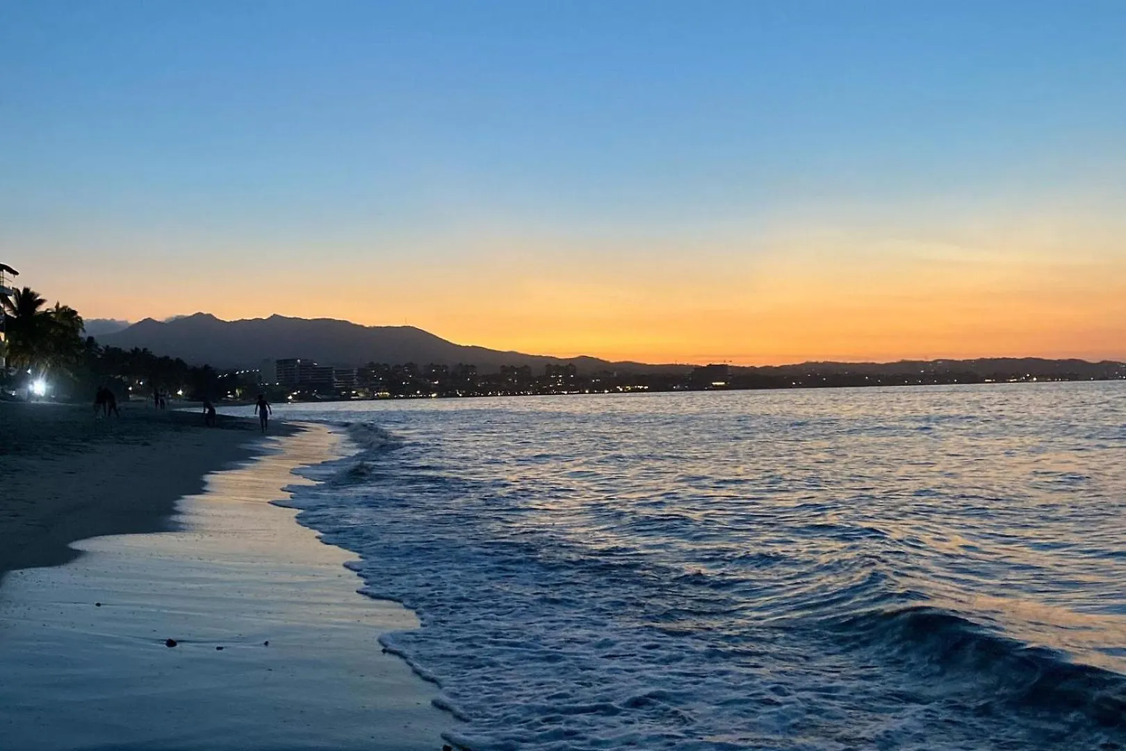 Prime Beachfront Flat & Balcony! Puerto Vallarta