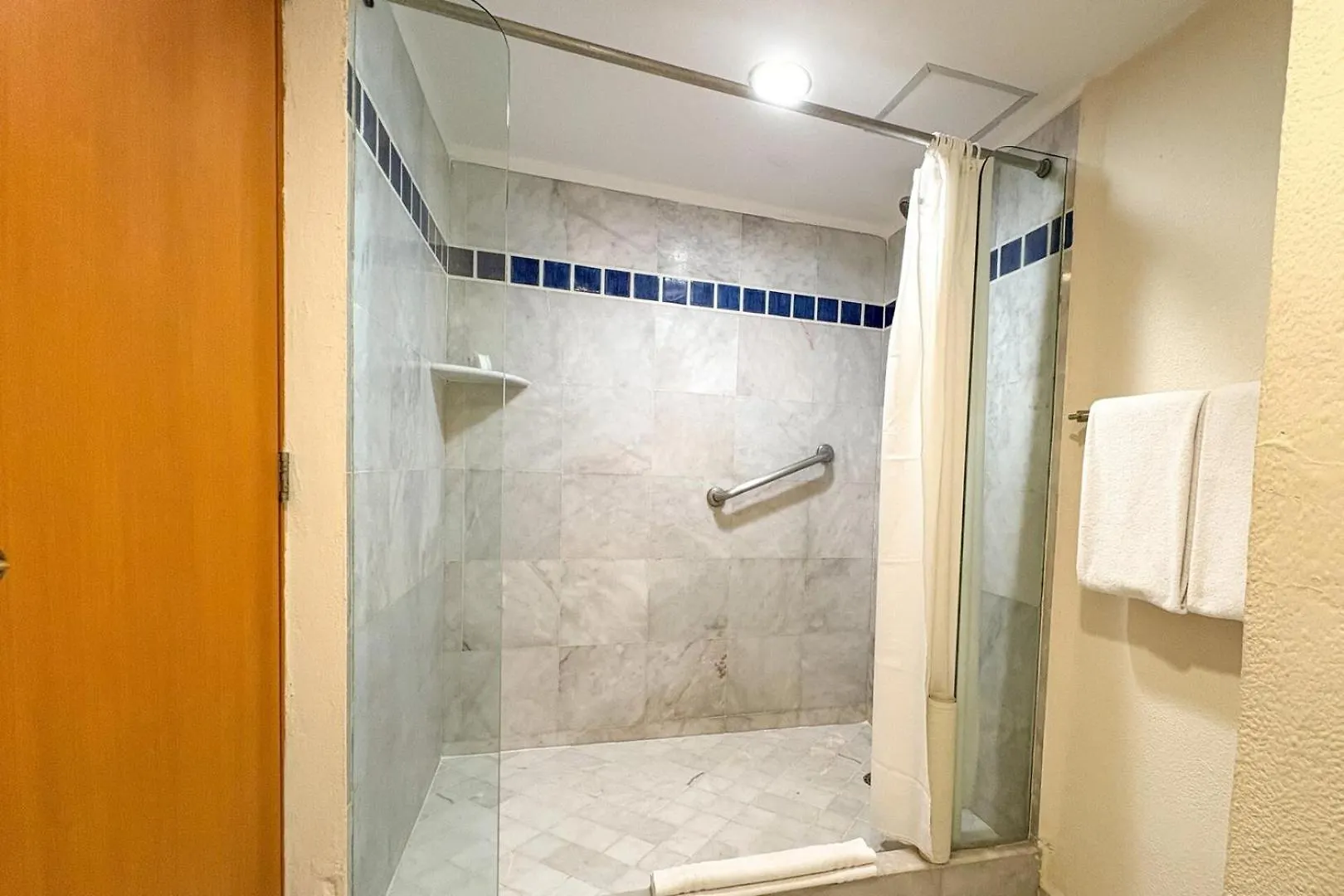 Prime Beachfront Flat & Balcony! Puerto Vallarta Mexico