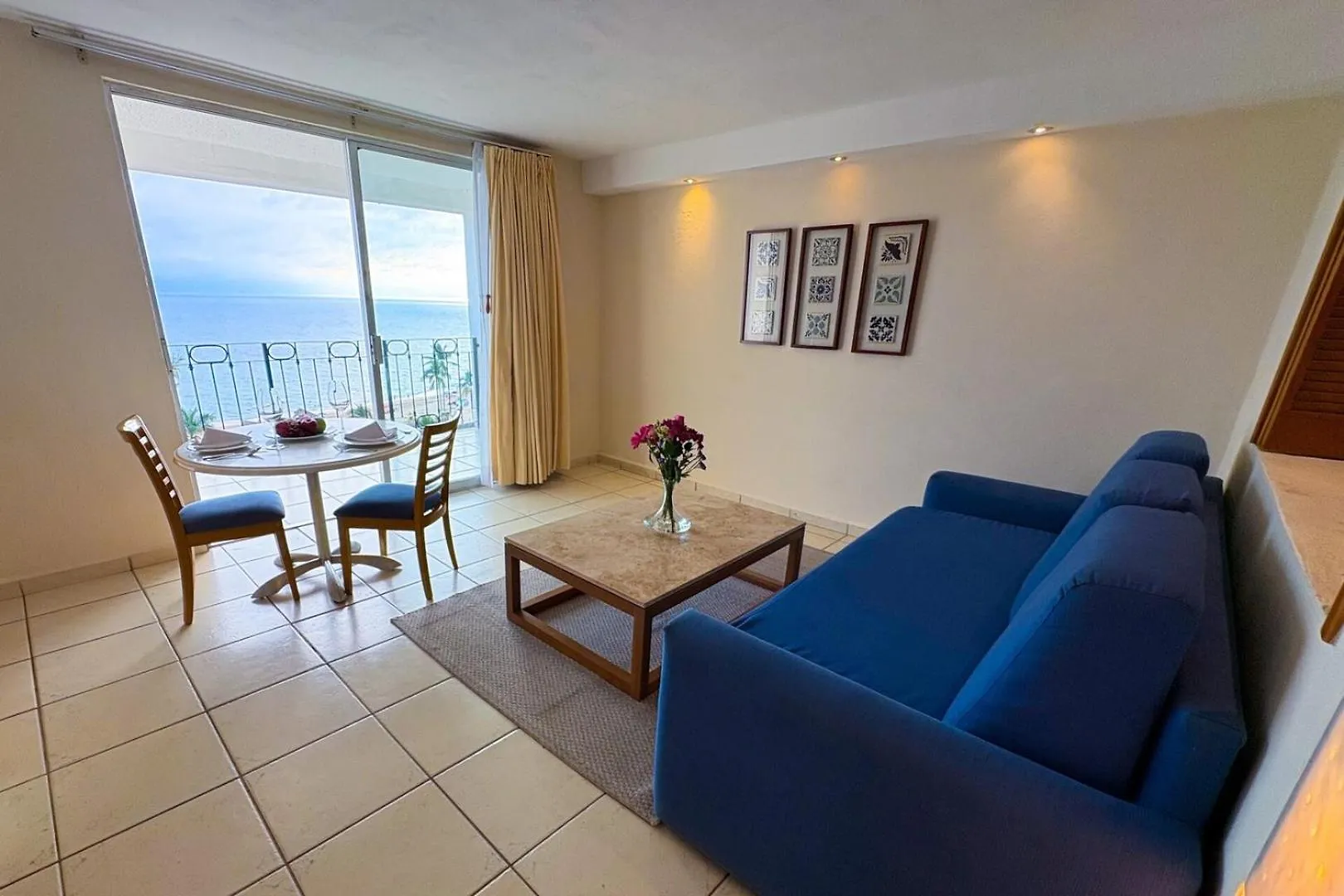 Prime Beachfront Flat & Balcony! Puerto Vallarta Holiday home